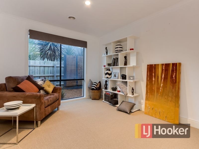 6 Sugarbush Drive, Lynbrook VIC 3975