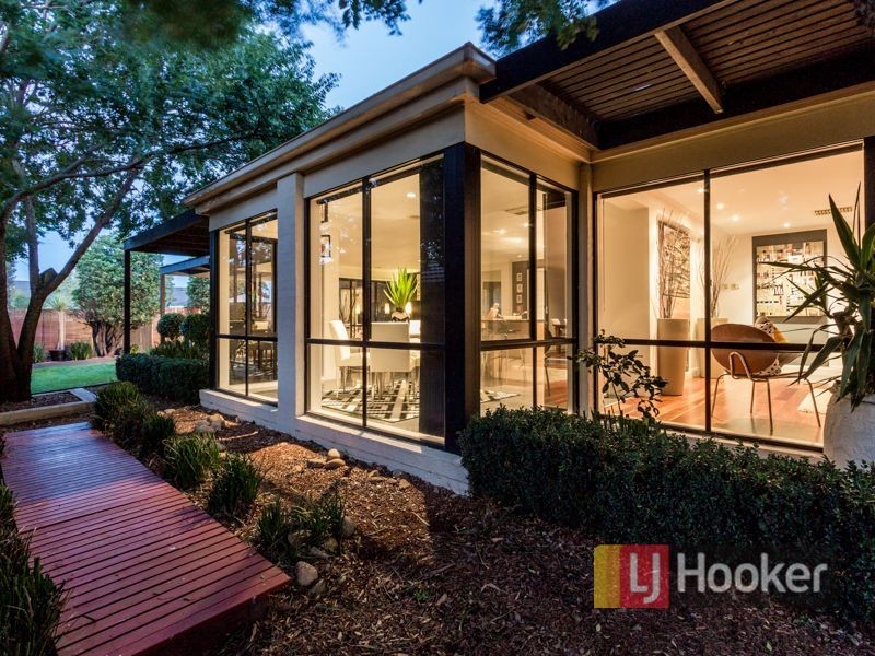 6 Sugarbush Drive, Lynbrook VIC 3975