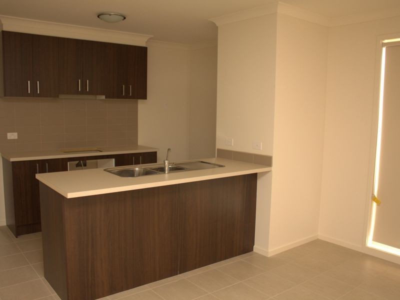 7 Rankin Close, Lynbrook VIC 3975