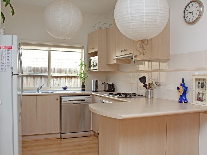 32 Lindsey Crescent, Lynbrook VIC 3975