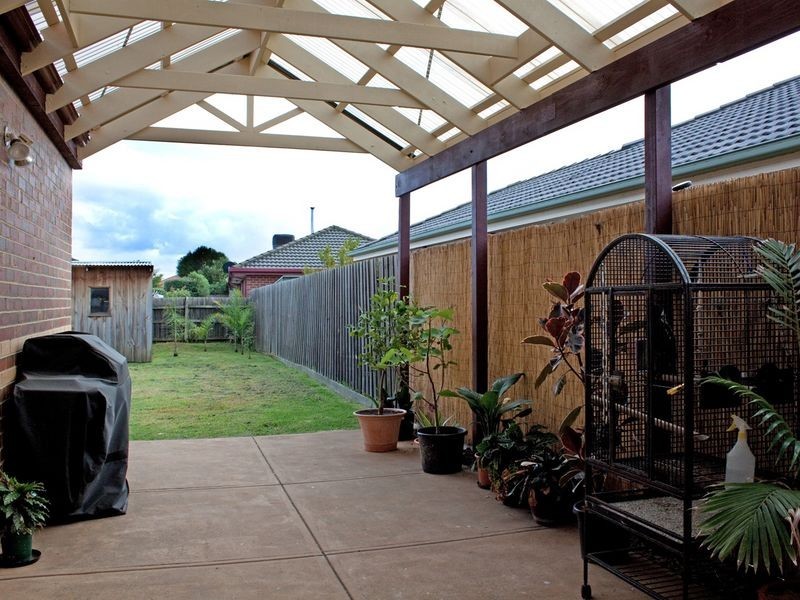 32 Lindsey Crescent, Lynbrook VIC 3975