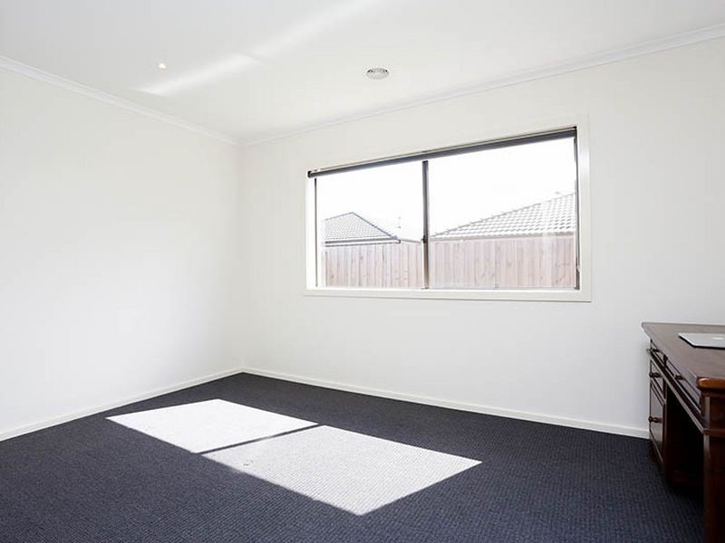 17 Cadillac Street, Cranbourne East VIC 3977