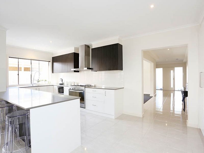 17 Cadillac Street, Cranbourne East VIC 3977
