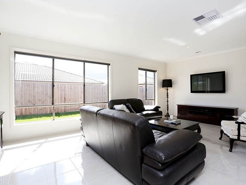 17 Cadillac Street, Cranbourne East VIC 3977