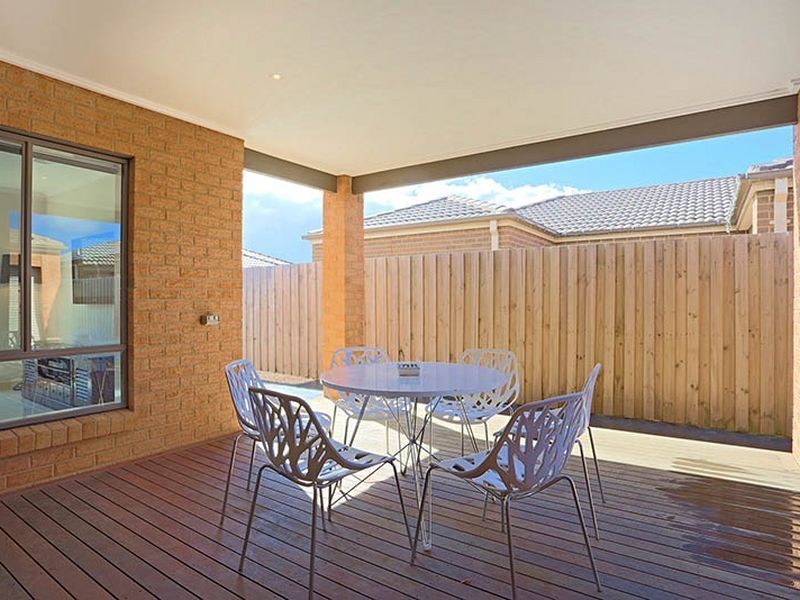 17 Cadillac Street, Cranbourne East VIC 3977