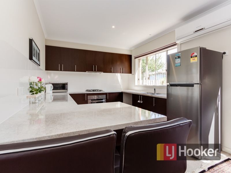 2/78 Warana Drive, Hampton Park VIC 3976