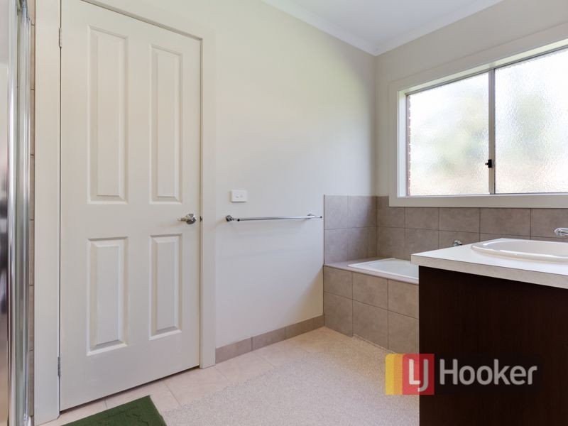 2/78 Warana Drive, Hampton Park VIC 3976