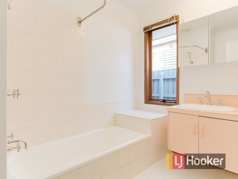 8 Mayruck Rise, Hampton Park VIC 3976