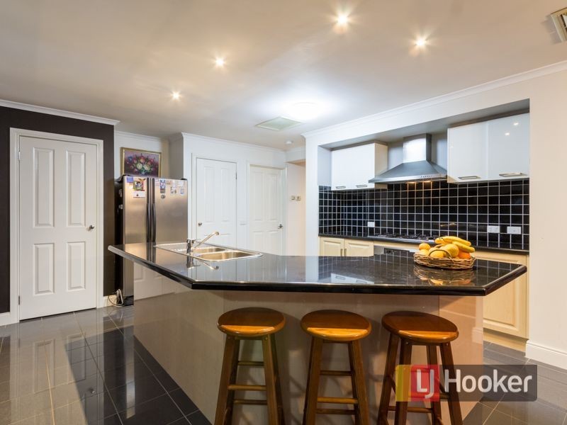 6 Sugarbush Drive, Lynbrook VIC 3975