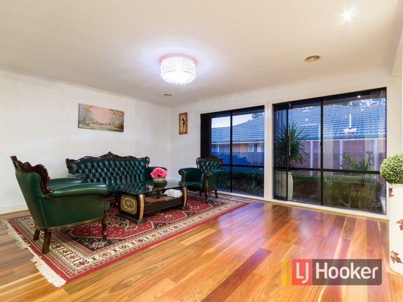 6 Sugarbush Drive, Lynbrook VIC 3975