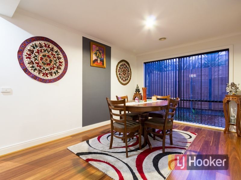 6 Sugarbush Drive, Lynbrook VIC 3975
