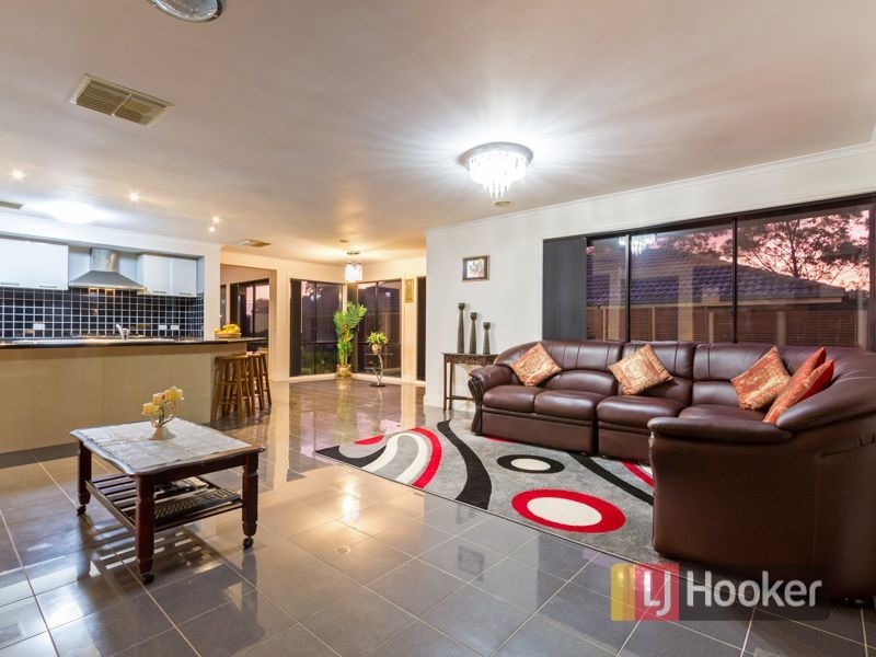 6 Sugarbush Drive, Lynbrook VIC 3975