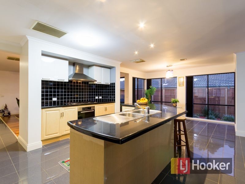 6 Sugarbush Drive, Lynbrook VIC 3975