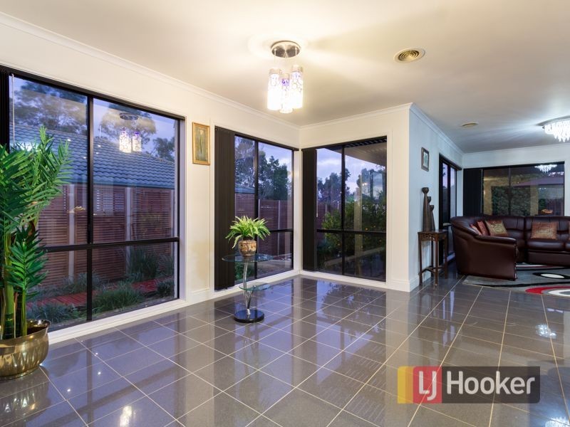6 Sugarbush Drive, Lynbrook VIC 3975