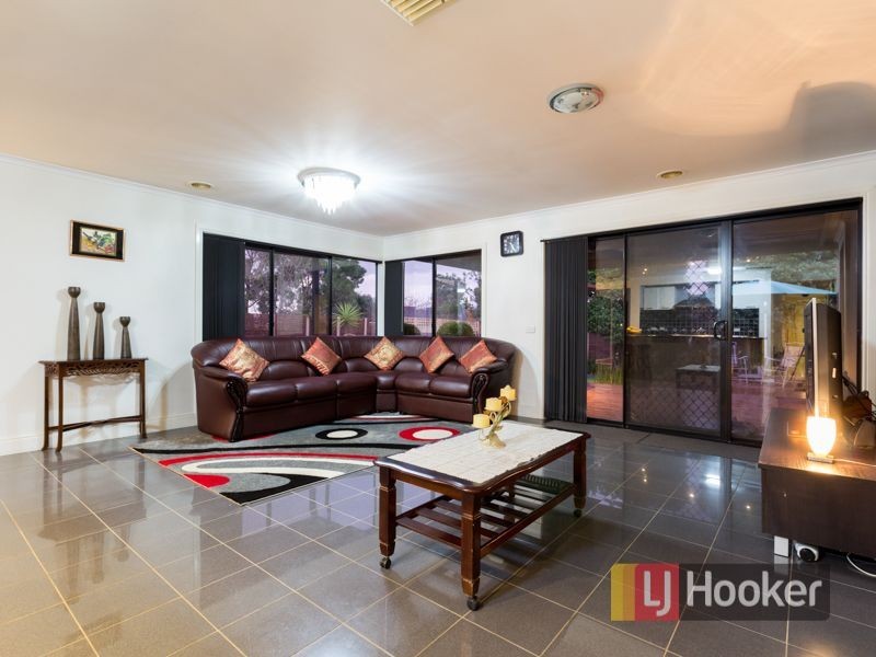 6 Sugarbush Drive, Lynbrook VIC 3975