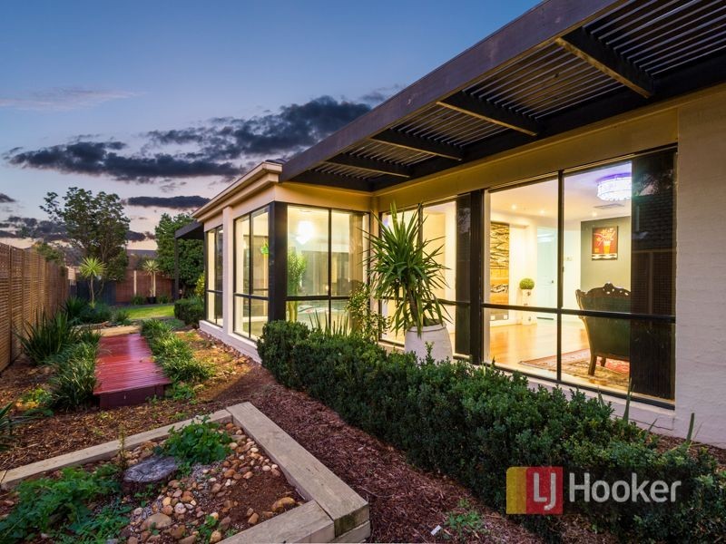 6 Sugarbush Drive, Lynbrook VIC 3975