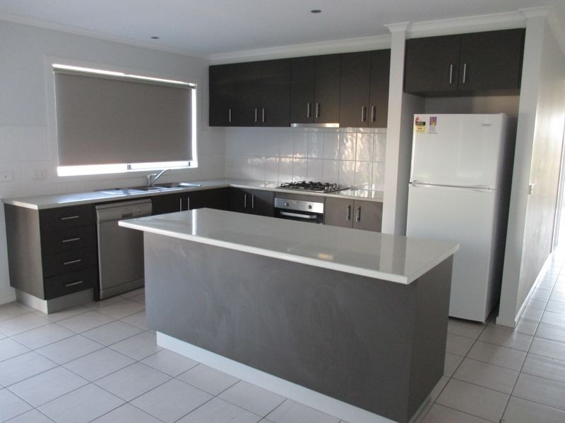 76 Boland Drive, Lyndhurst VIC 3975