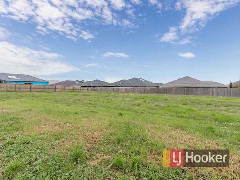 16 Almondsbury Avenue, Berwick VIC 3806