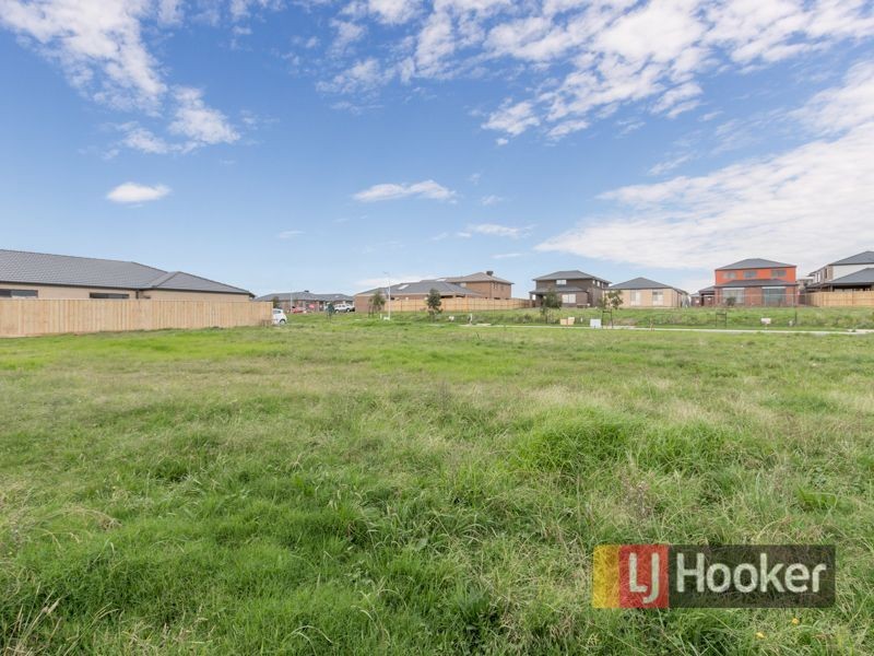 16 Almondsbury Avenue, Berwick VIC 3806