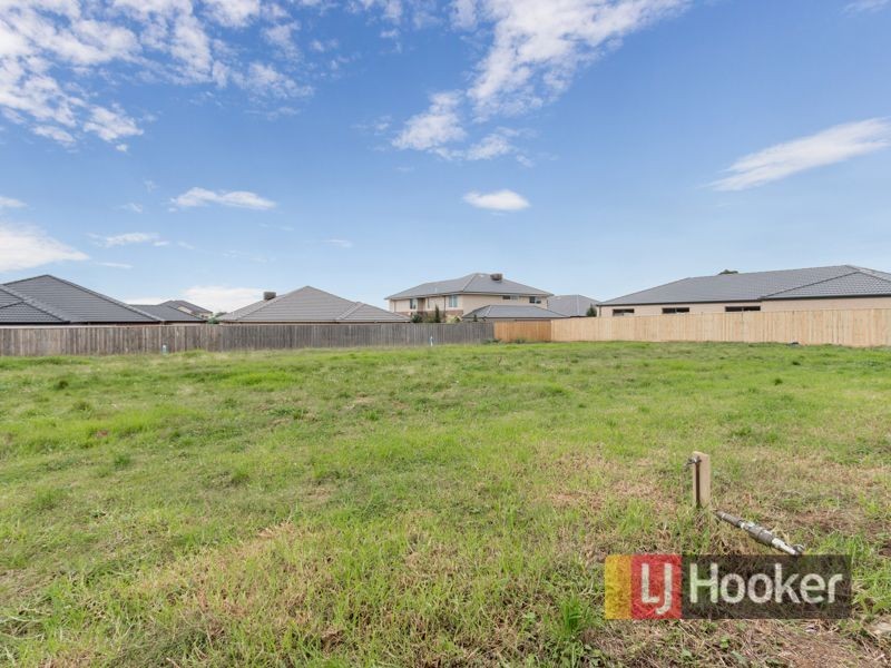 16 Almondsbury Avenue, Berwick VIC 3806