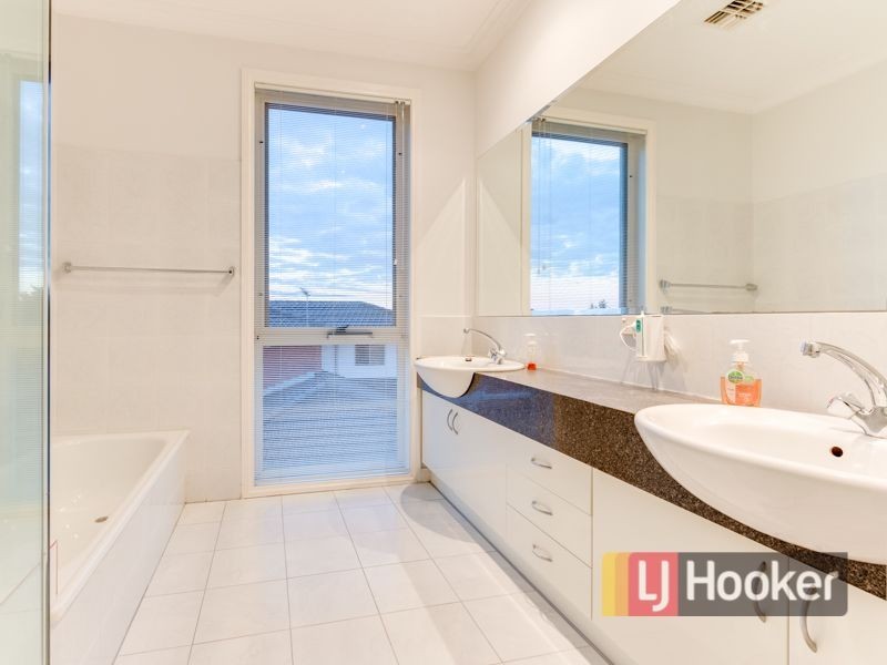 34 Georgette Crescent, Endeavour Hills VIC 3802