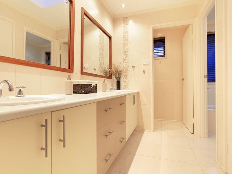 24 The Grange, Hampton Park VIC 3976