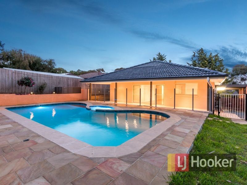 13 The Grange, Hampton Park VIC 3976