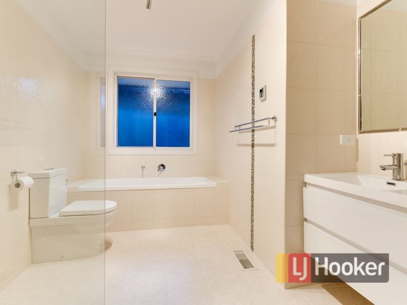 13 The Grange, Hampton Park VIC 3976