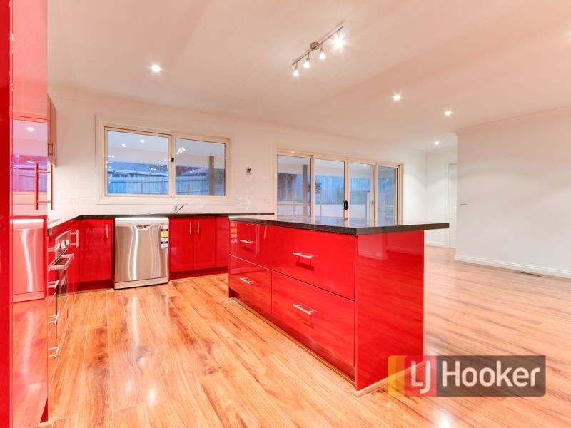 13 The Grange, Hampton Park VIC 3976