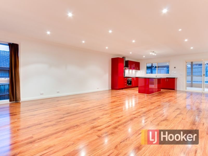 13 The Grange, Hampton Park VIC 3976