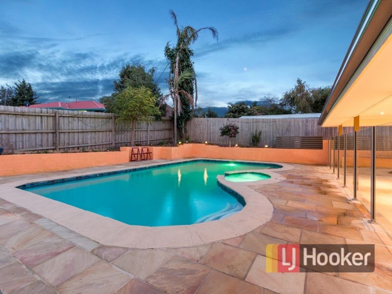 13 The Grange, Hampton Park VIC 3976