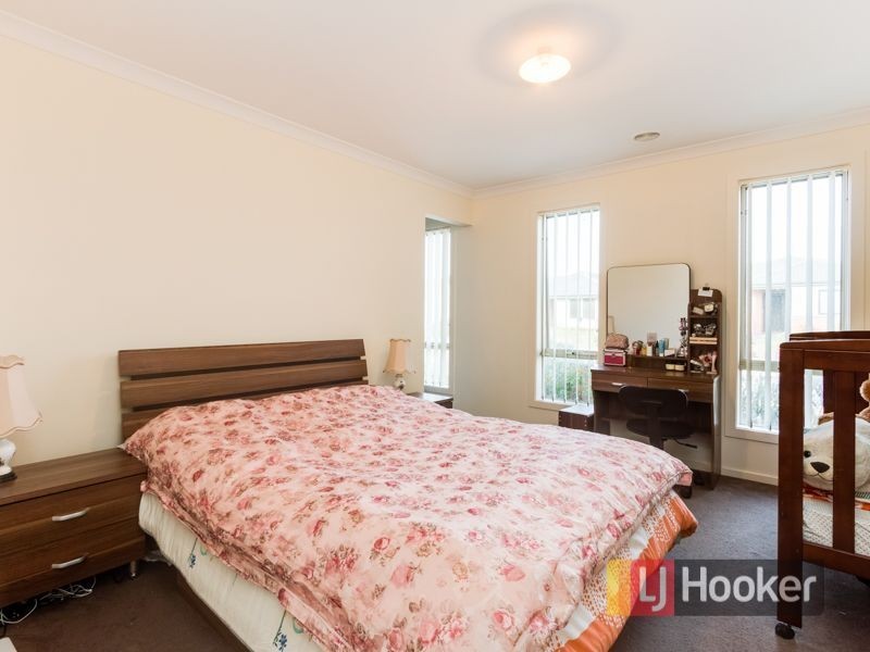 12 Rankin Close, Lynbrook VIC 3975