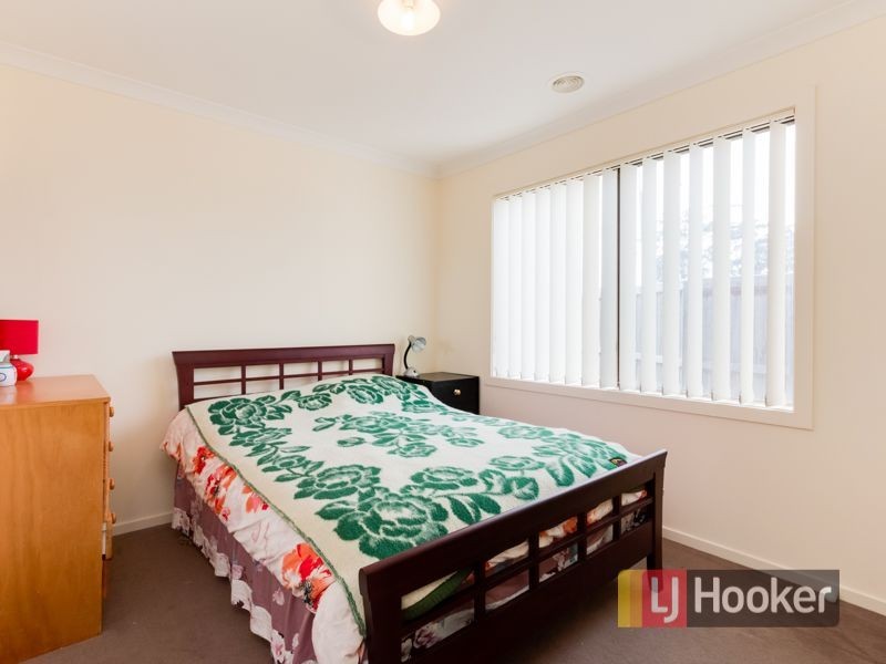 12 Rankin Close, Lynbrook VIC 3975