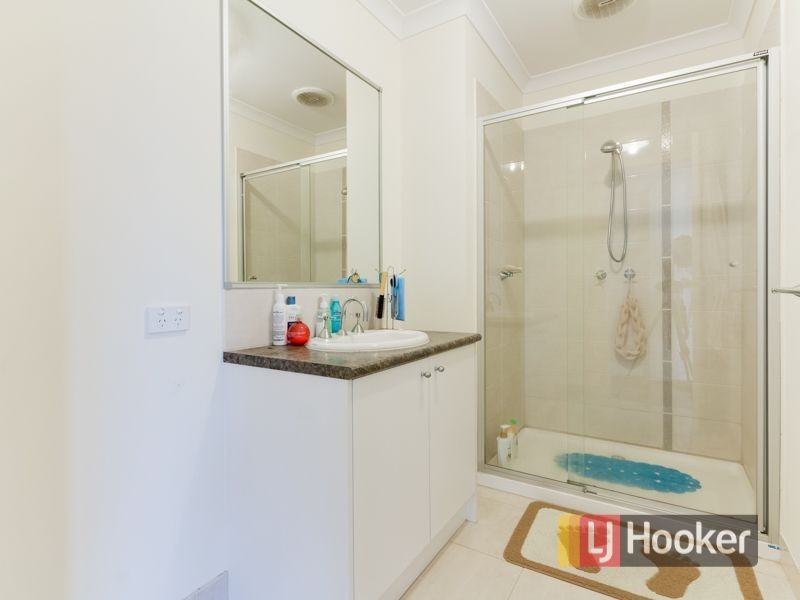 12 Rankin Close, Lynbrook VIC 3975