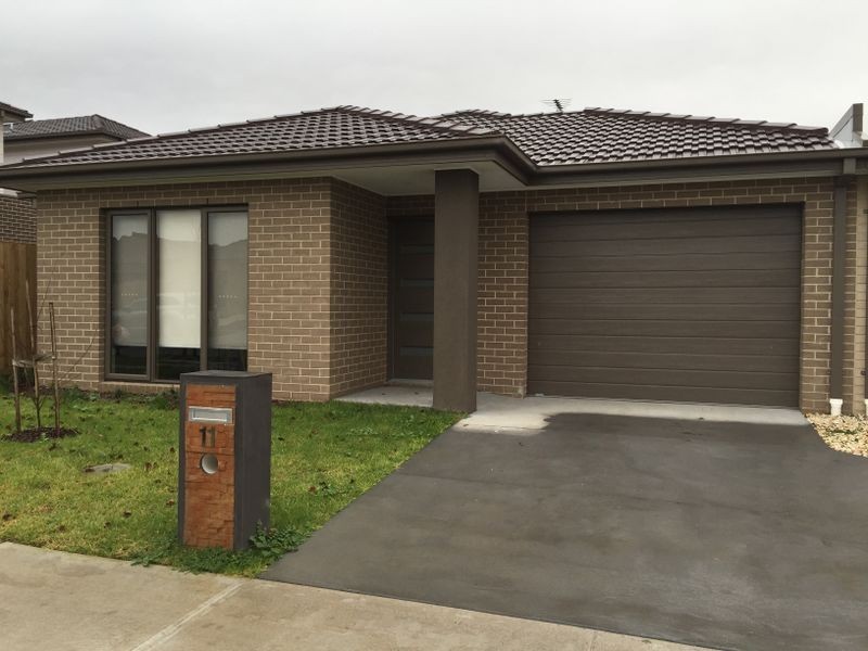 11 Cadillac Street, Cranbourne East VIC 3977