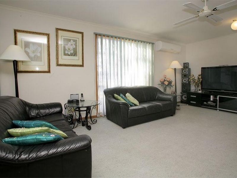 2 Dobson Crescent, Lynbrook VIC 3975
