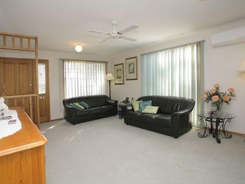 2 Dobson Crescent, Lynbrook VIC 3975