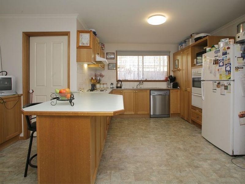 2 Dobson Crescent, Lynbrook VIC 3975