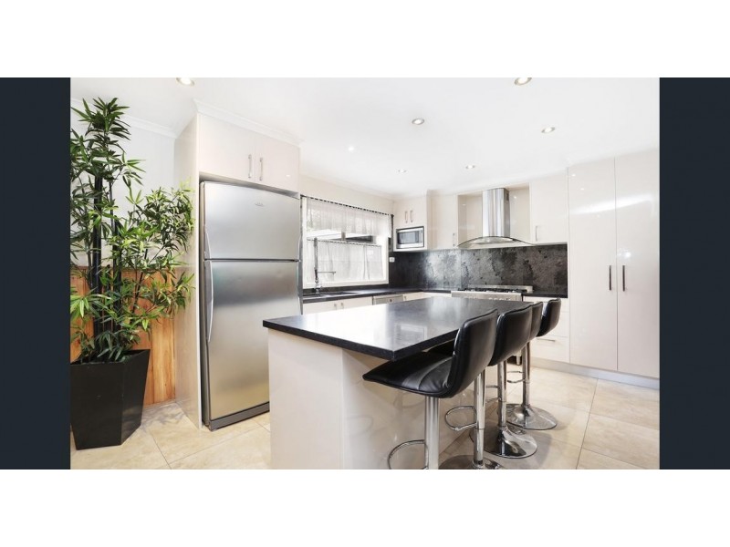 6 Hinrichsen Drive, Hallam VIC 3803