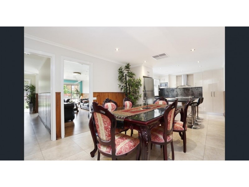 6 Hinrichsen Drive, Hallam VIC 3803