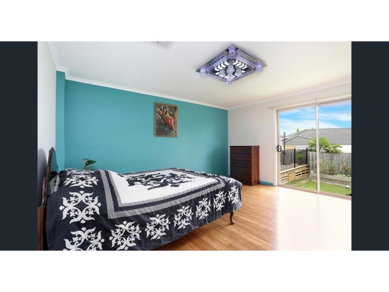 6 Hinrichsen Drive, Hallam VIC 3803