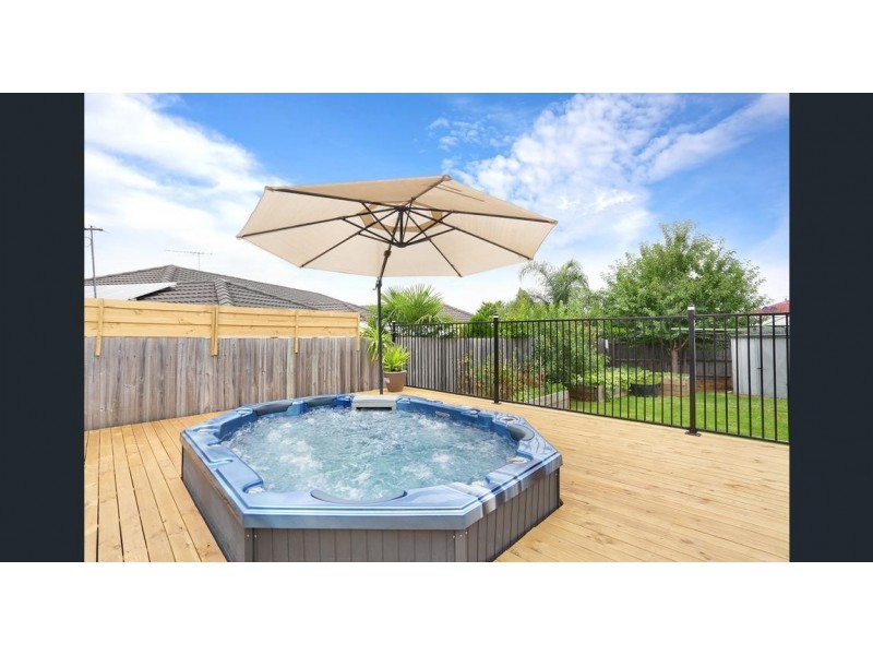 6 Hinrichsen Drive, Hallam VIC 3803