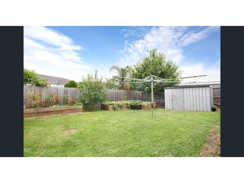 6 Hinrichsen Drive, Hallam VIC 3803
