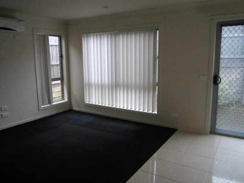 33/11 Hawk Avenue, Pakenham VIC 3810