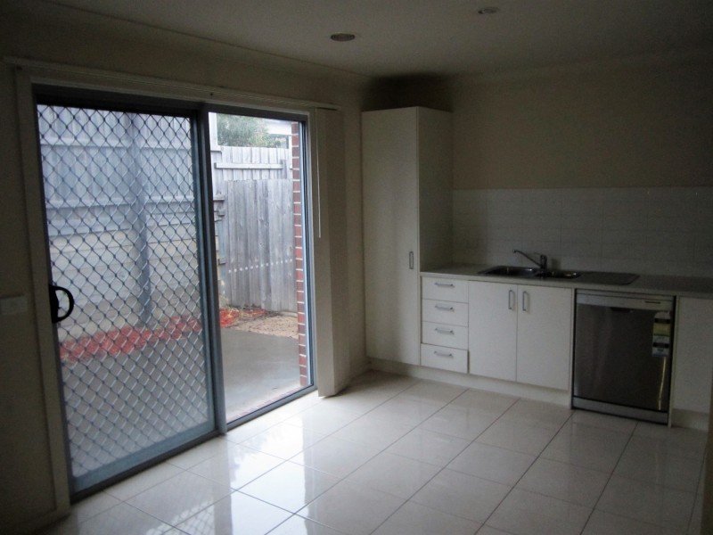 33/11 Hawk Avenue, Pakenham VIC 3810