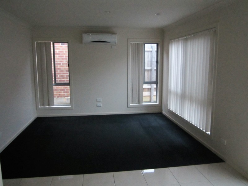 33/11 Hawk Avenue, Pakenham VIC 3810