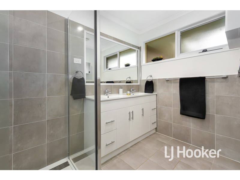 1 Geraldine Drive, Hampton Park VIC 3976