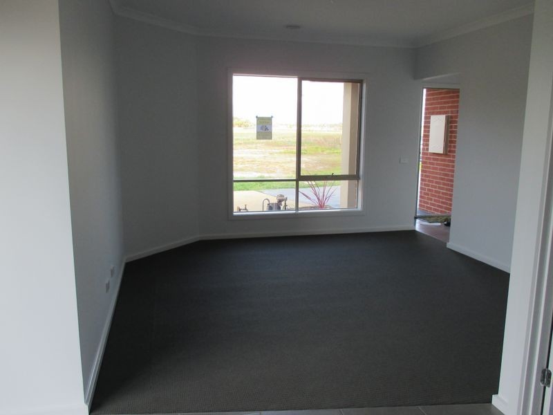 Lot 3 35-3 Sallys Run, Hampton Park VIC 3976