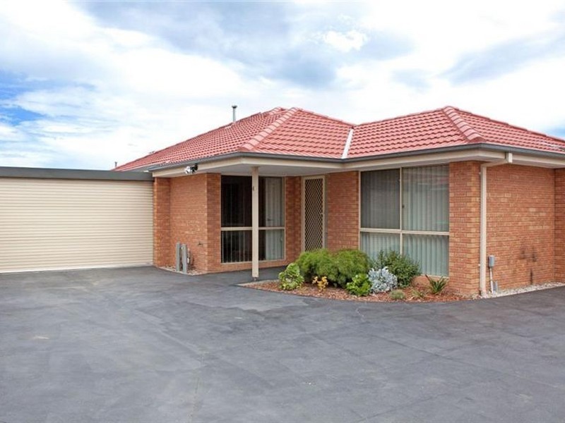 Unit 4/17 Linmac Court, Hampton Park VIC 3976
