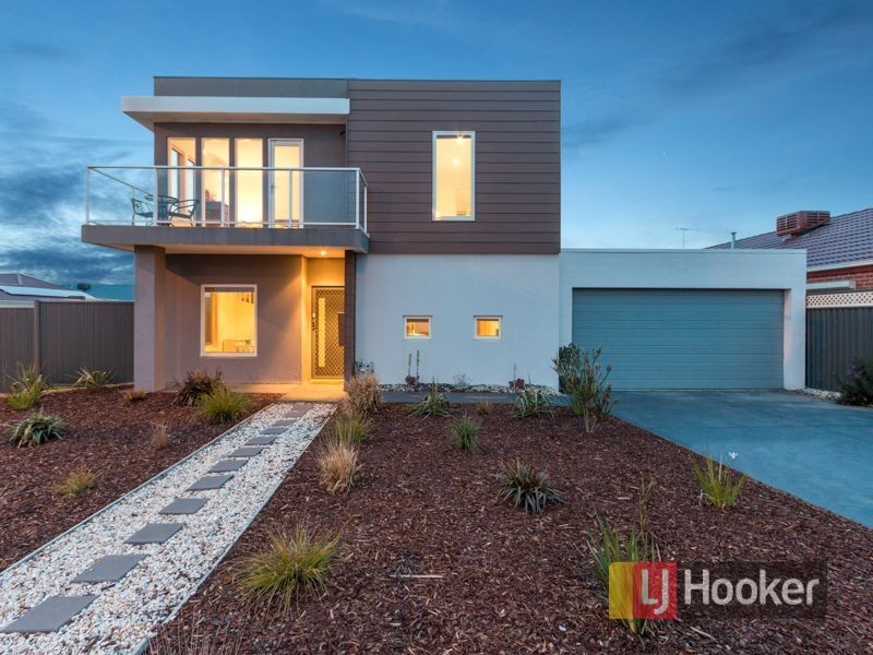 32 Darwin Way, Pakenham VIC 3810